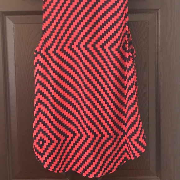 Geometric High-Low top - Picture 3 of 3